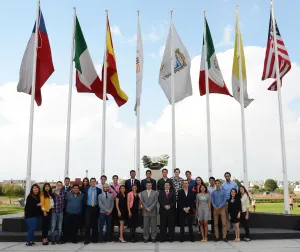 Alumnos Anáhuac Puebla se reúnen con directivos de Vector