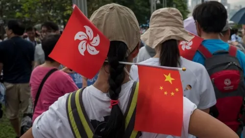 Fitch baja calificación de Hong Kong por primera vez desde 1995