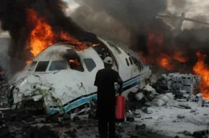 Mueren al menos 40 personas en Irán tras avionazo
