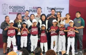 Reconocen a campeones infantiles de béisbol de Tepanco y anuncian Liga Estatal de Vóleibol en Puebla