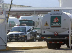 Plan estatal bajaría gasolinas 40 centavos