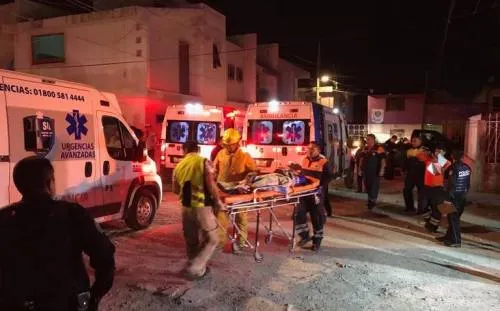 Delicados de salud se encuentran la mujer y sus dos hijos atropellados por un menor en Clavijero