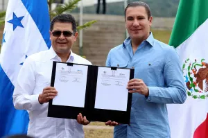 RMV y presidente de Honduras firman la declaración de gracias