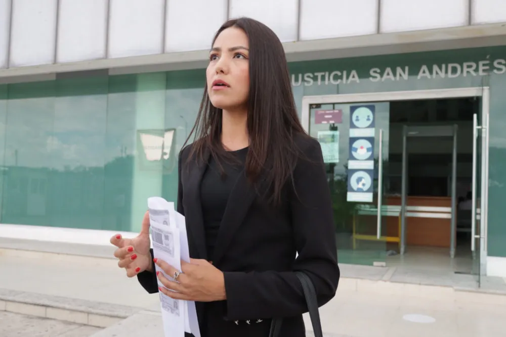 Vinculan a proceso a la expareja de September Vélez por sustracción de menores