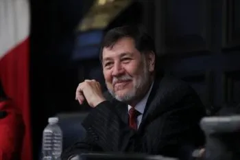 Gerardo Fernández Noroña denuncia agresión e intento de robo en el AICM