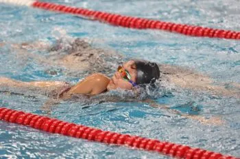 BUAP impulsa curso intensivo de natación para niñas y niños en Ciudad Universitaria