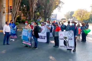 Manifestantes exigen en Casa Aguayo la liberación de dirigentes de Familia Unida para el Desarrollo Social