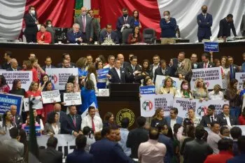 PRI y PAN defienden intereses de privados nacionales y extranjeros: Barbosa