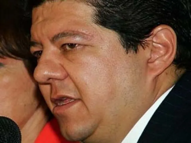 Adolfo Karam busca suspensión de orden de aprehensión, denuncia Lydia Cacho