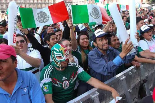 Video: El Zócalo vibra con goles de México