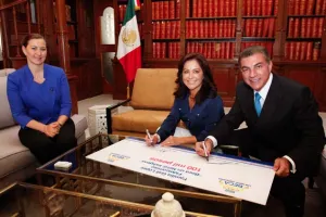 SEDIF recibe donativo de familia Gali López para Beca un Niño Indígena
