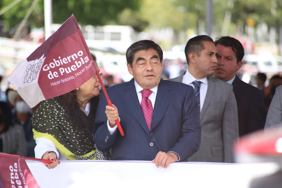Mitofsky ubica al gobernador de Puebla en la posición 29 de 32