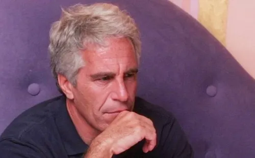 Documental reúne voces contra Jeffrey Epstein
