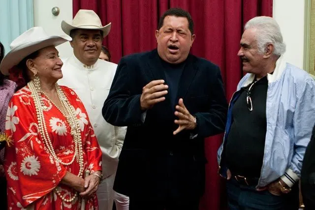 Chente Fernández y Hugo Chávez comparten canciones