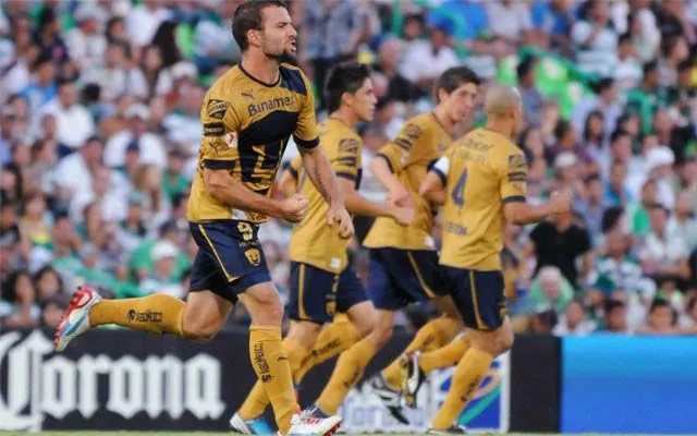 Con doblete de Villa, Pumas vence a Santos