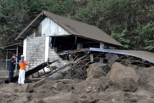 Al menos tres muertos en sismo en isla de Bali, Indonesia