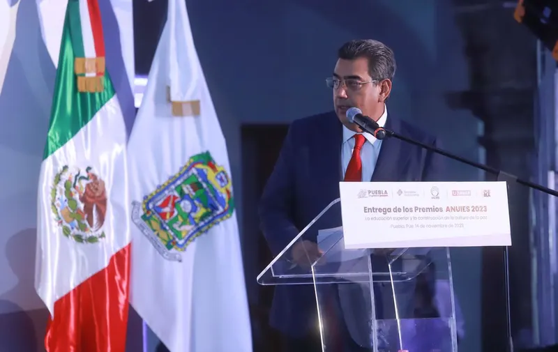 sergio-salomon-cespedes-peregrina-premios-anuies