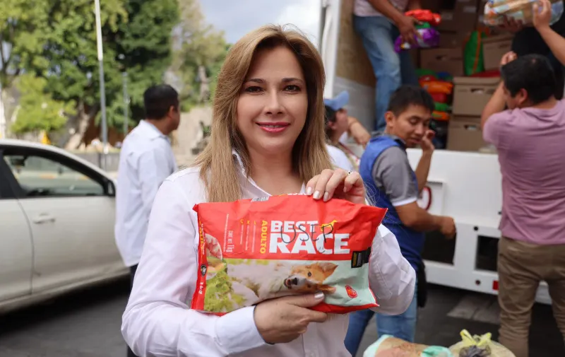 Envía SEDIF cinco camiones más con ayuda humanitaria durante fin semana