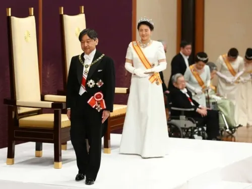 Naruhito abre nueva era imperial en Japón