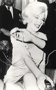 Sale libro sobre Marilyn en México