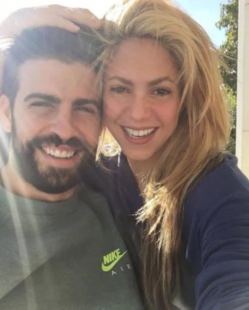 El romántico beso de Shakira y Piqué que desmiente todo rumor de separación
