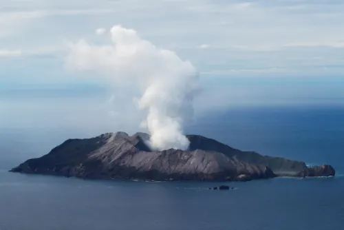 Sube a 18 cifra de muertos por erupción volcánica en Nueva Zelanda