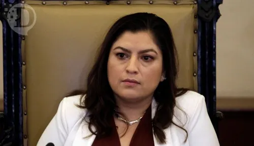 ¿Podrá Claudia ser contrapeso de Barbosa?