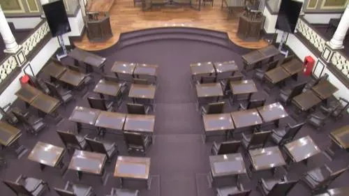Diputados azules se llevaron hasta la polilla