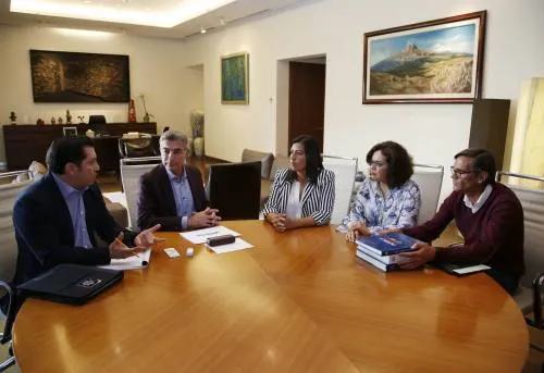 Tony Gali y Claudia Rivera suman esfuerzos a favor de la ciudad