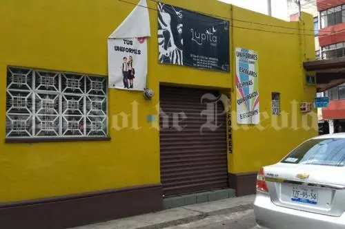 Con lujo de violencia asaltan tienda de uniformes escolares frente al CENHCH
