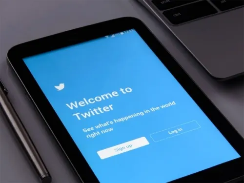 Twitter cierra miles de cuentas por difundir información falsa