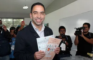 Lozano vota sin estar registrado en Lista Nominal; rechaza violación al IEE