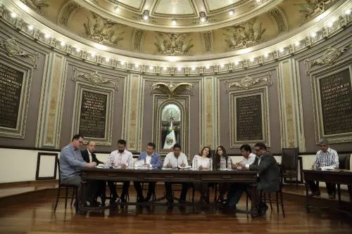 Congreso dejará caer la guillotina a Rivera Pérez en sesión extraordinaria