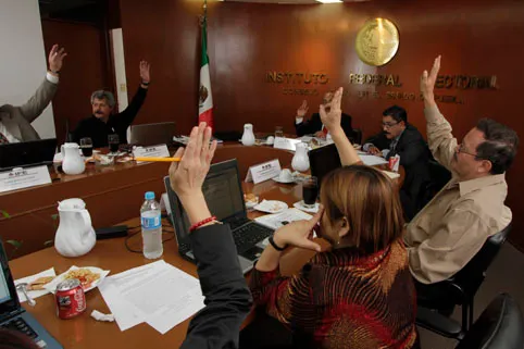 PRD y PT descalifican al IFE; consejeros dicen que hubo elecciones libres