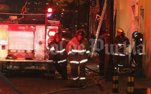 Se incendia almacén de plástico en San Antonio