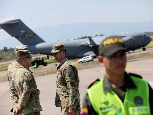 Aviones de EU llegan a Colombia con ayuda para Venezuela