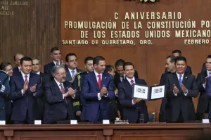 Asiste Tony Gali a conmemoración de la Constitución con EPN