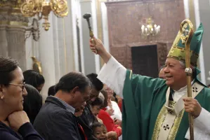 Arzobispo pide que padres fomenten valores y principios en familias?