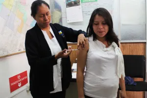 Inician acciones de vacunación para prevenir influenza en Puebla