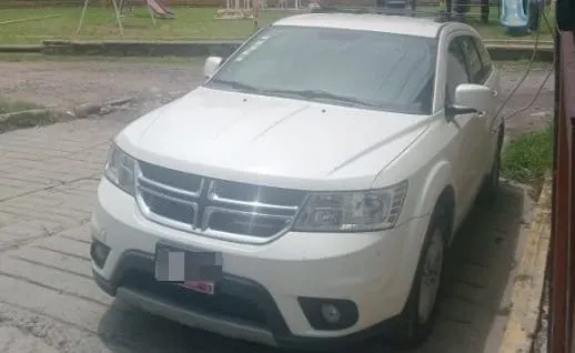 En Sanctorum, aseguran camioneta con reporte de robo