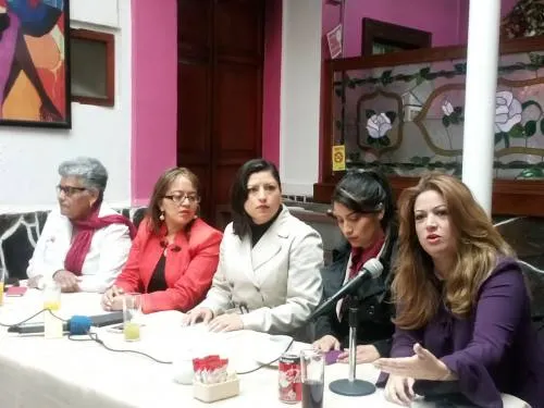 Las 5 aspirantes a la candidatura a la alcaldía de Puebla por Morena se suman en una sola
