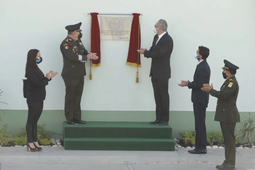 Develan placa “Miguel Hidalgo” en Hospital Militar de Puebla