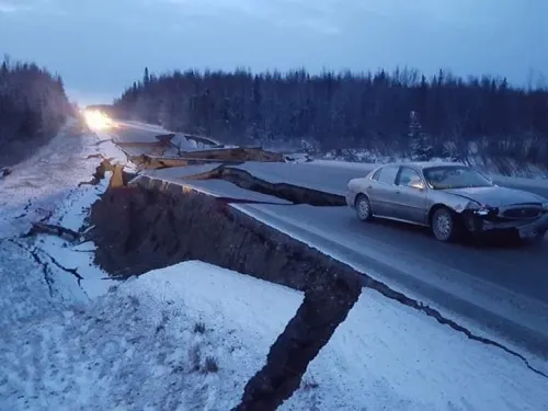 Sismo azota Alaska y provoca alerta de tsunami