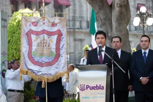 Eduardo Rivera Pérez encabeza tradicional Paseo del Pendón