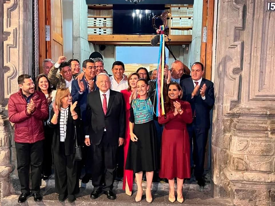 Nadres Manuel Lopez Claudia Sheinbaum Baston De Mando