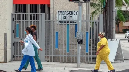 Estados Unidos rebasa oficialmente los siete millones de contagios de COVID-19