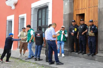 Transportistas de AMOTAC dialogan con autoridades estatales en Casa Aguayo