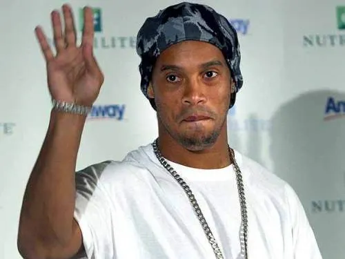¿Ronaldinho en la ruina?: Tiene deudas por más de 2,3 millones de dólares y sus cuentas bancarias es