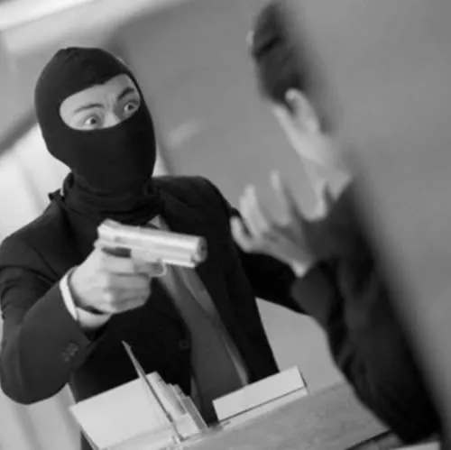 Hombres asaltan el BANORTE  de la colonia Arboledas