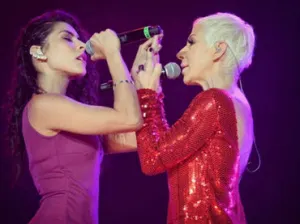Ana Torroja y María León sellan canción con un beso